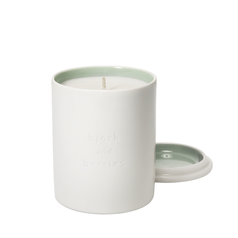Björk & Berries Scented Candle NEVER SPRING (240g)